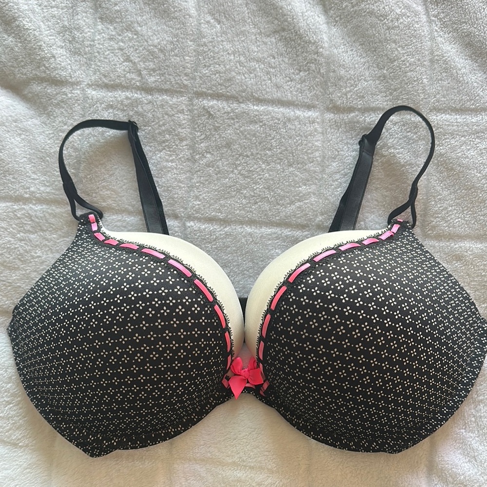 Pretty Victoria Secret Bombshell Plunge Bra